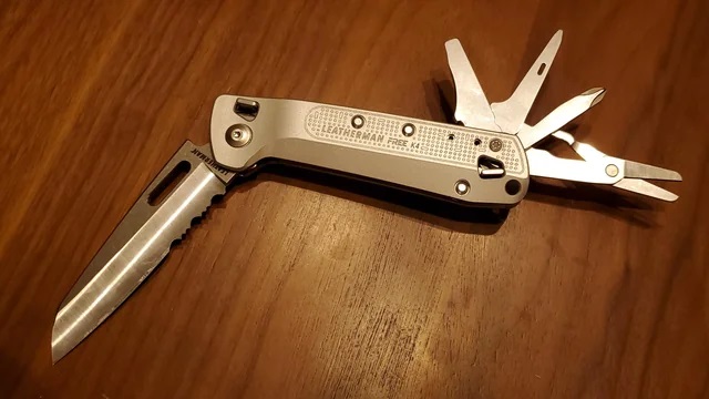چاقوی چندکاره لدرمن نقره ای مدل Leatherman Free K4x Silver